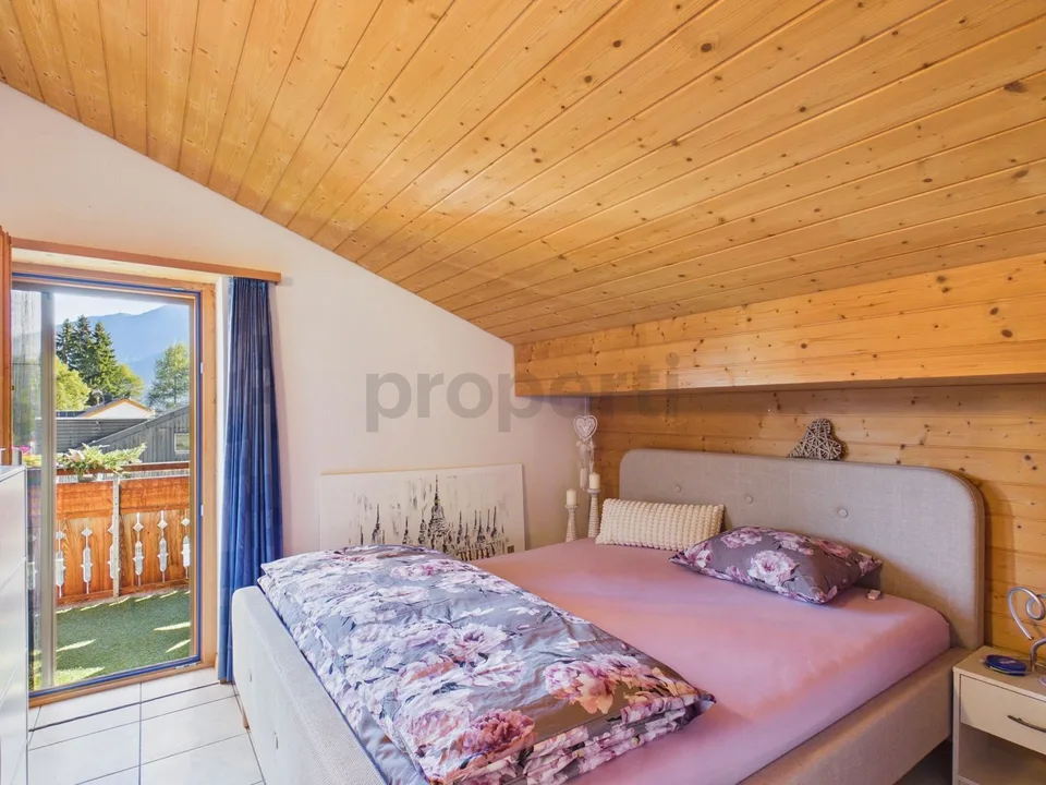 Süd-Balkon mit herrlicher Bergsicht: Gemütliches Dachgeschoss, Parkplatz inklusive, nah am Crestasee. Zweitwohnsitz möglich – Foto 6 von 27