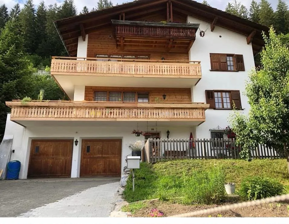 Süd-Balkon mit herrlicher Bergsicht: Gemütliches Dachgeschoss, Parkplatz inklusive, nah am Crestasee. Zweitwohnsitz möglich – Foto 11 von 27