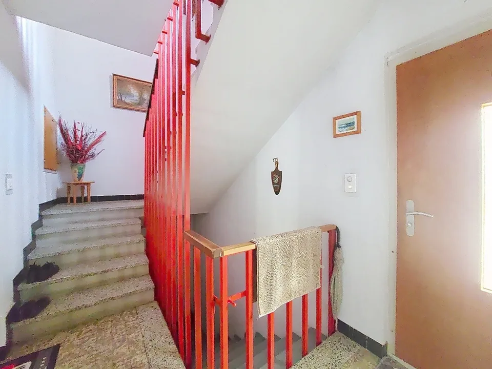 Pramagnon, casa familiare di 230m2 con prato e posti auto esterni – foto 11 di 27
