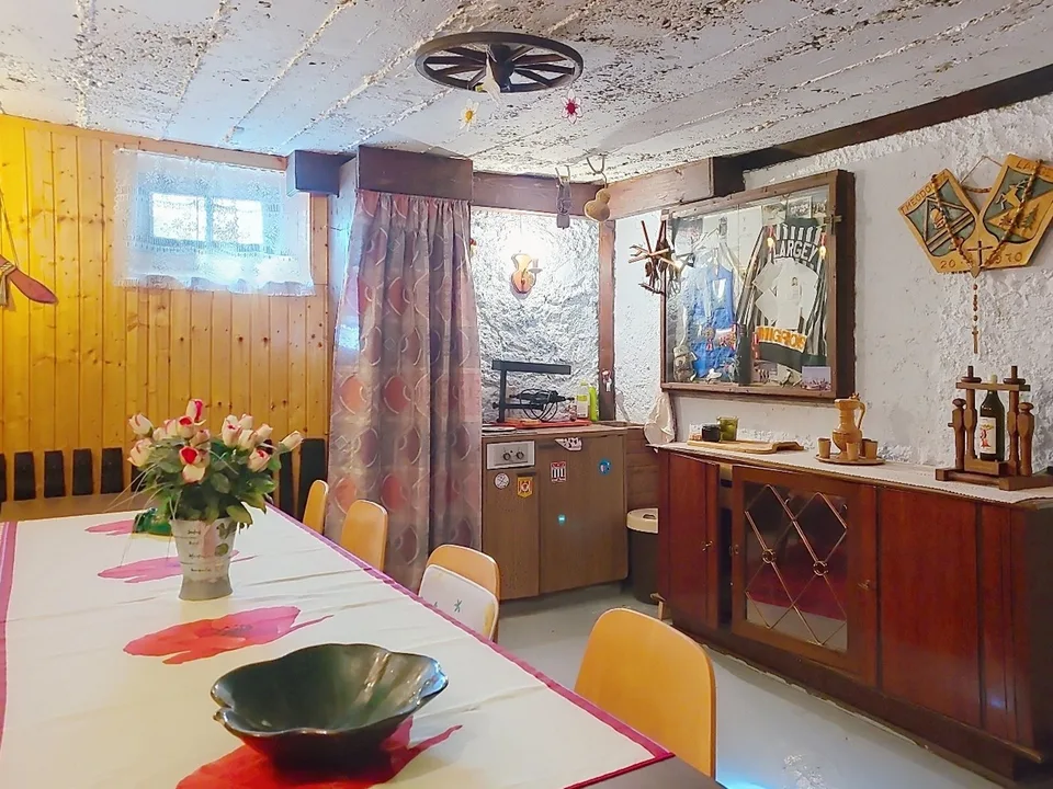 Pramagnon, casa familiare di 230m2 con prato e posti auto esterni – foto 21 di 27