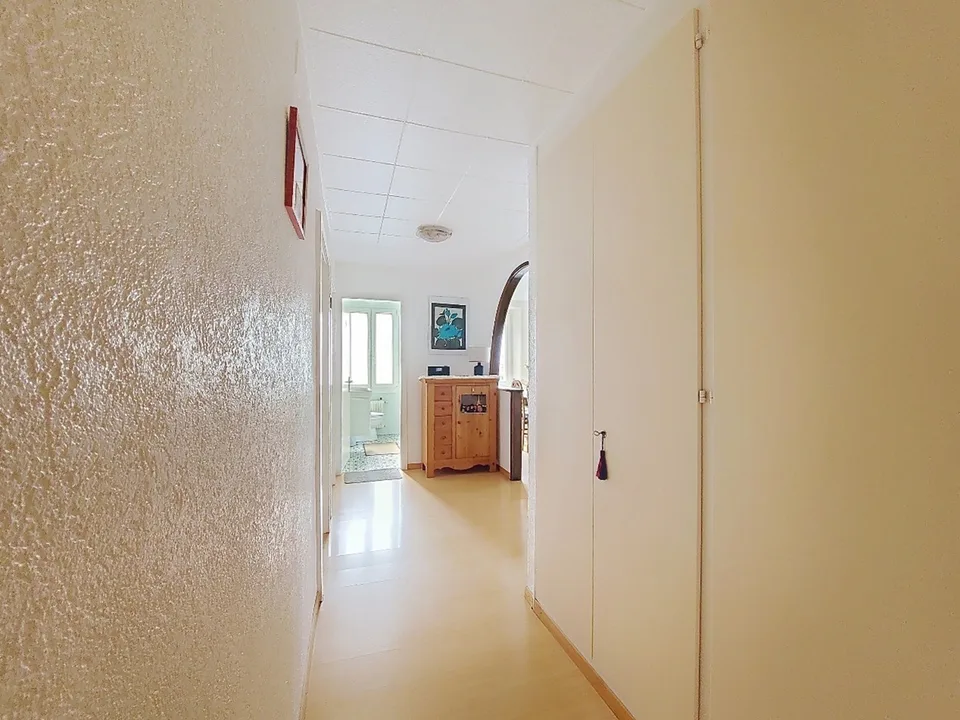 Pramagnon, casa familiare di 230m2 con prato e posti auto esterni – foto 9 di 27