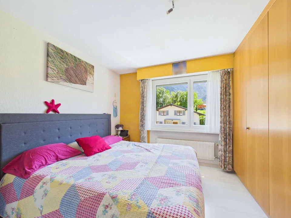 Family-friendly 4.5-room apartment with balcony and stunning views in Susten – photo 6 of 10