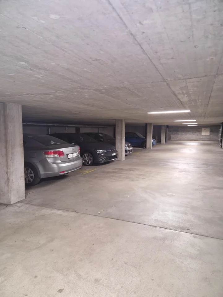 Parkplatz in Innenhof zu vermieten – Foto 2 von 2