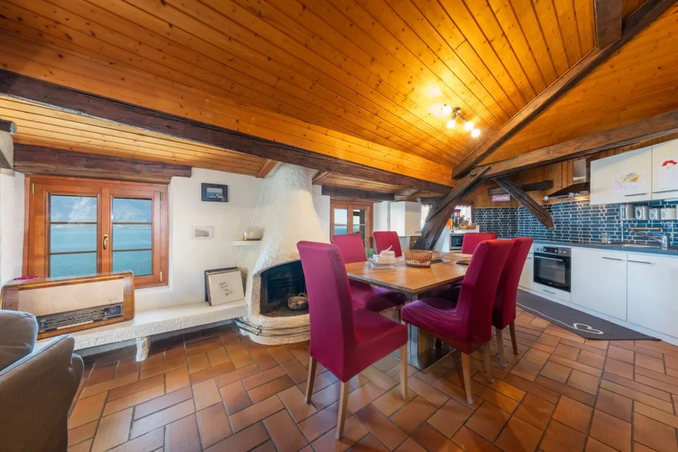 Una casa di villaggio di carattere con vista sul lago – foto 3 di 17