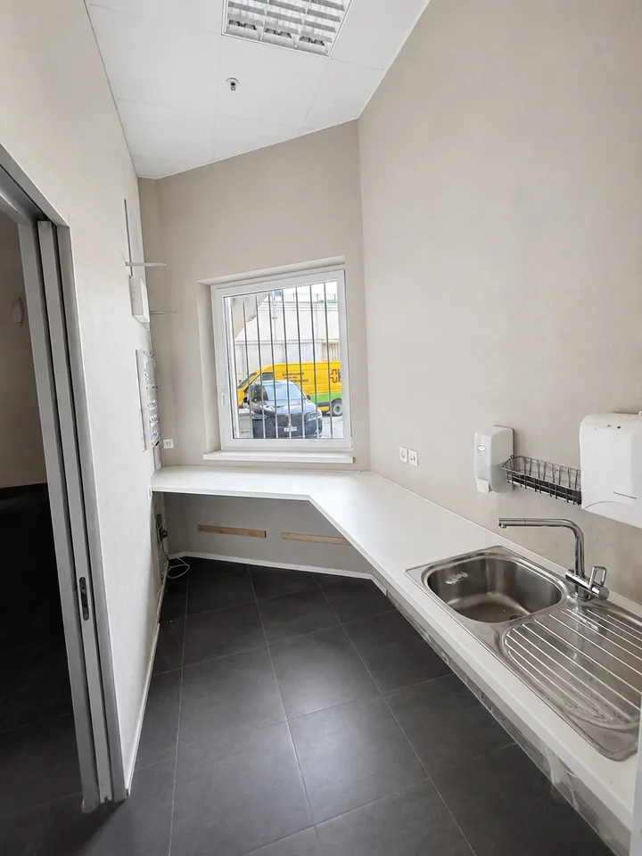 88 m² Retail-/Verkaufsfläche neben Eingang – Foto 8 von 9