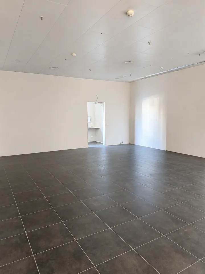 88 m² Retail-/Verkaufsfläche neben Eingang – Foto 7 von 9