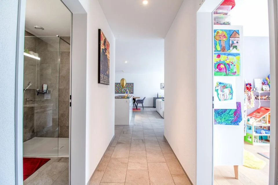 Moderne und helle 3.5-Zimmer- Gartenwohnung im steuergünstigen Winkel – Foto 9 von 18