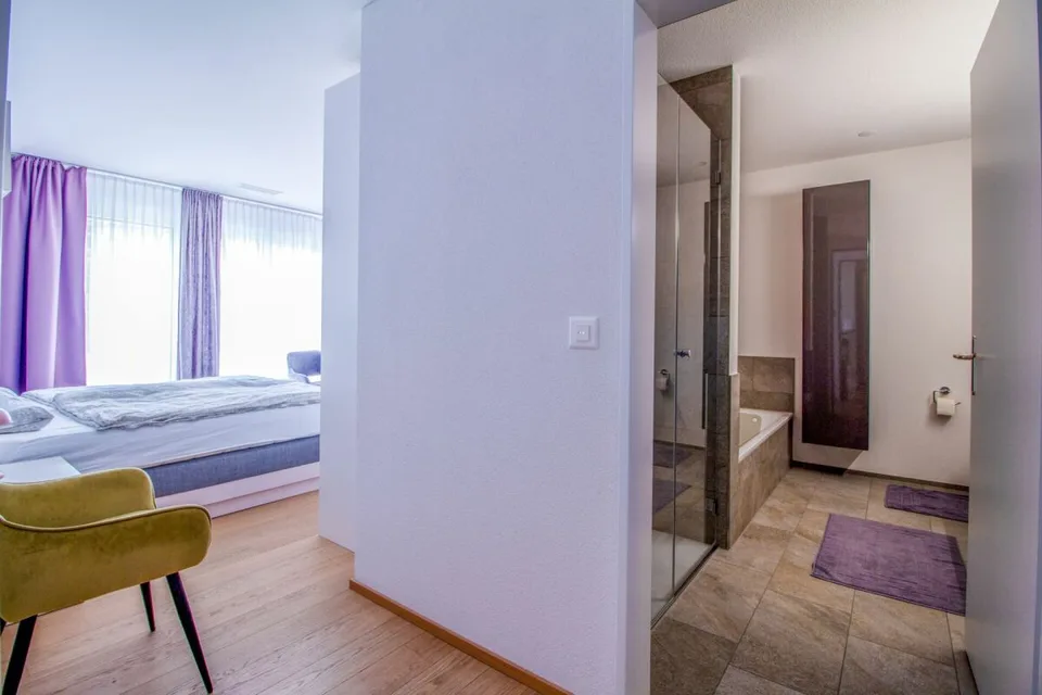 Moderne und helle 3.5-Zimmer- Gartenwohnung im steuergünstigen Winkel – Foto 12 von 18
