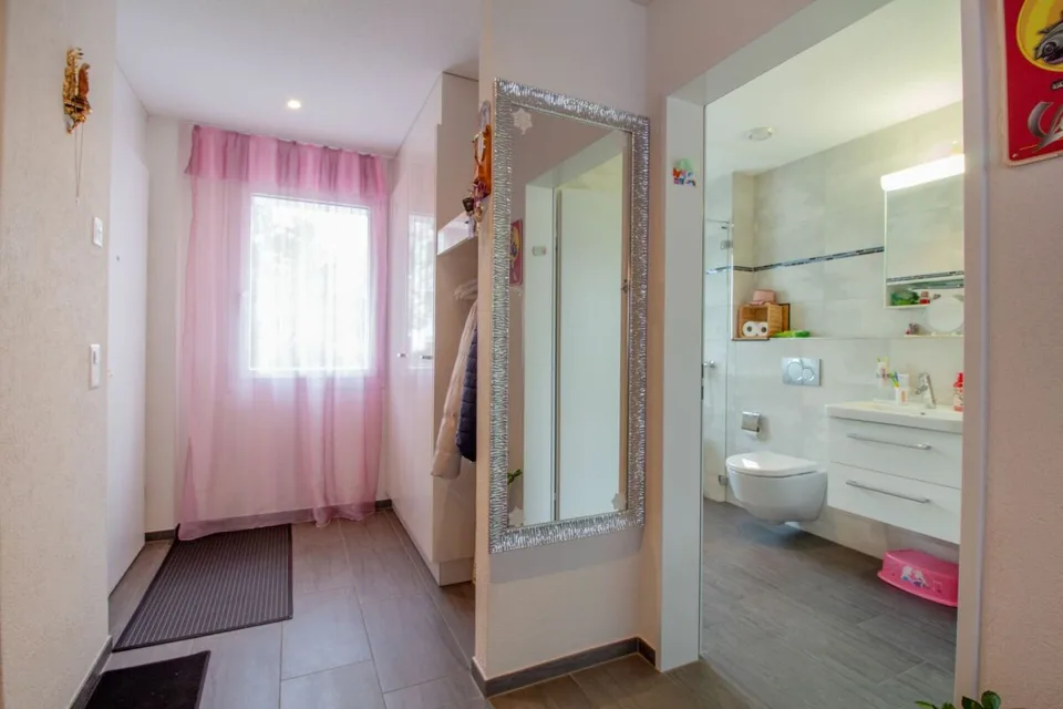 Familienfreundliche 4.5 Zimmer Wohnung mit Balkon und ca. 121m2 Wohnfläche in Pfungen – Foto 5 von 12