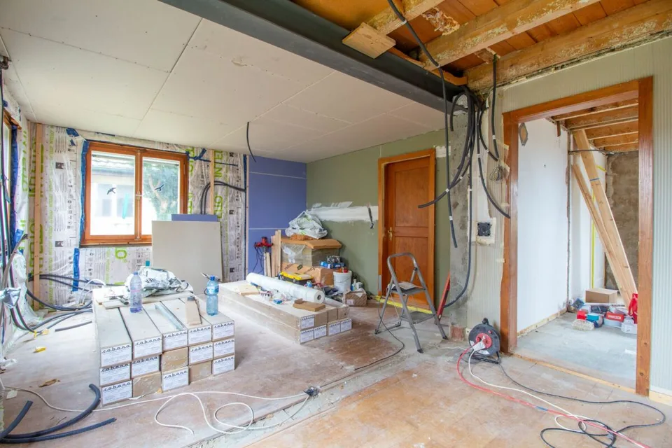 Maison individuelle dépendante avec potentiel, bâtiment d'atelier/garage séparé de grande taille – photo 21 sur 24