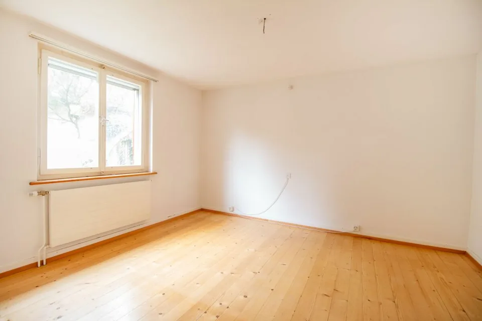 Maison individuelle dépendante avec potentiel, bâtiment d'atelier/garage séparé de grande taille – photo 12 sur 24