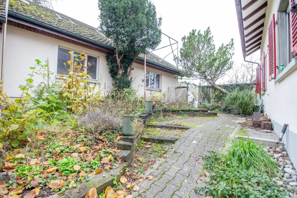 Maison individuelle dépendante avec potentiel, bâtiment d'atelier/garage séparé de grande taille – photo 7 sur 24