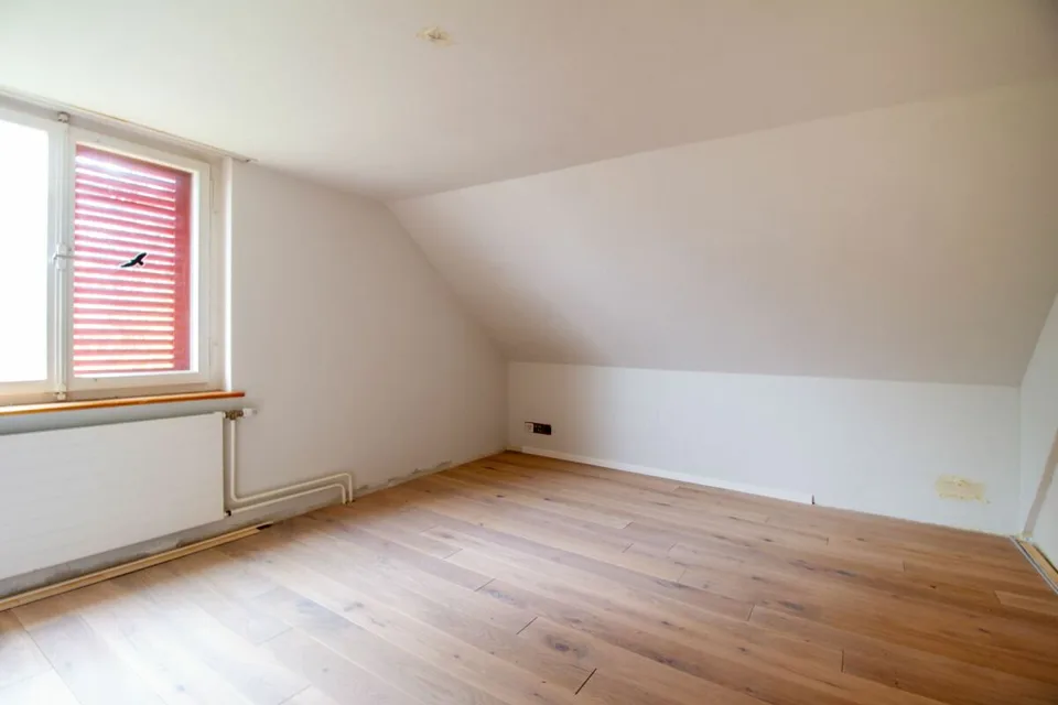 Maison individuelle dépendante avec potentiel, bâtiment d'atelier/garage séparé de grande taille – photo 11 sur 24