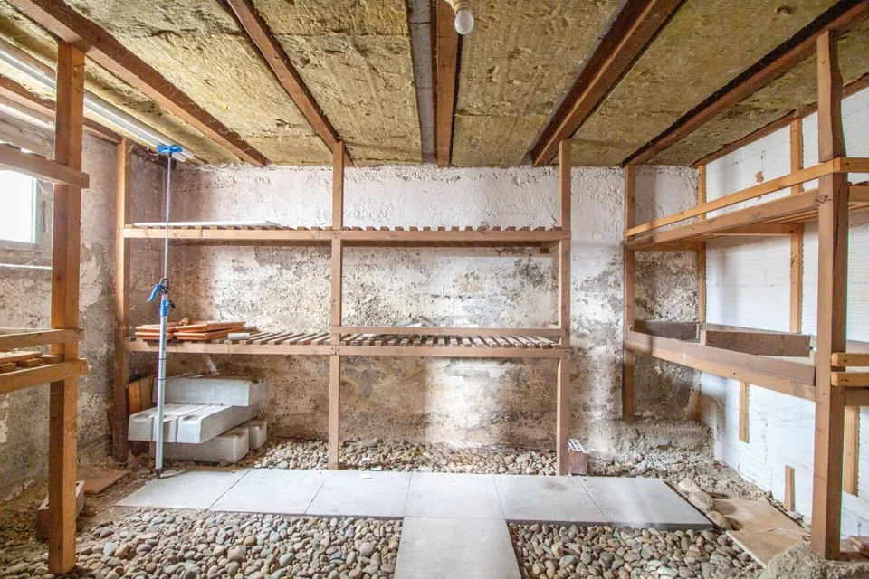 Maison individuelle dépendante avec potentiel, bâtiment d'atelier/garage séparé de grande taille – photo 24 sur 24