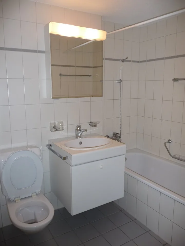 3.5-Zimmerwohnung mit gedecktem Gartensitzplatz – Foto 3 von 10
