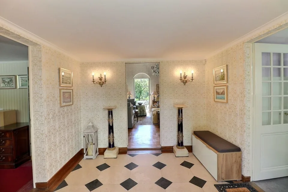 SPLENDIDA CASA INDIVIDUALE CON GRANDE TERRENO E BELLA VISTA A SUD DI LOSANNA – foto 8 di 13