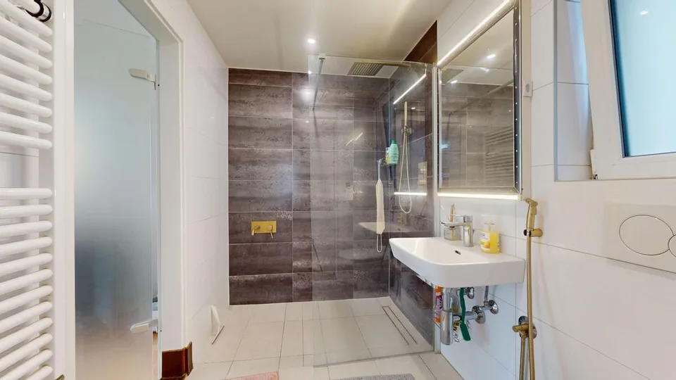 Casa indipendente con due appartamenti e spazi esterni! – foto 11 di 13