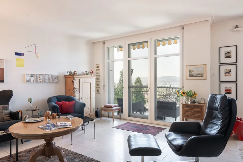 Above the roofs of Hottingen – stylish apartment with a far-reaching view – photo 2 of 10