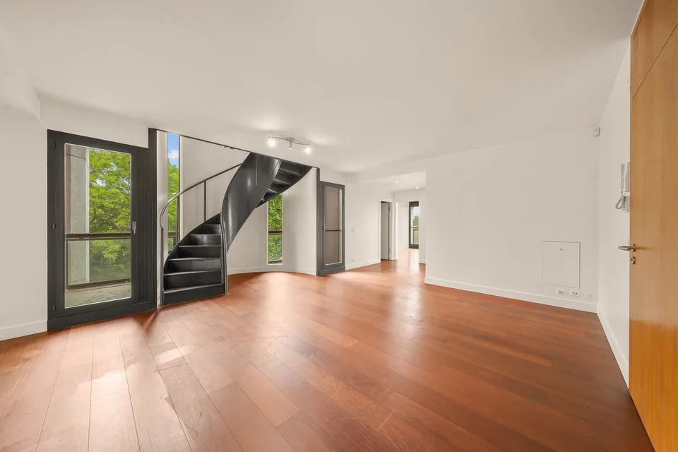 Unique penthouse with rooftop and swimming pool and amazing view on the lake and the Jet d’Eau – photo 15 sur 16
