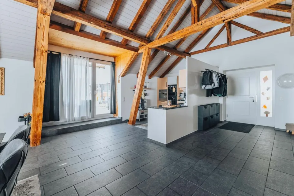 Proprietà commerciale polivalente con tre appartamenti e buona accessibilità – foto 14 di 30