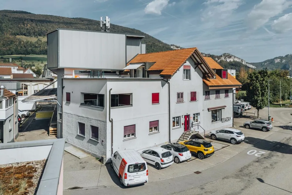 Proprietà commerciale polivalente con tre appartamenti e buona accessibilità – foto 5 di 30