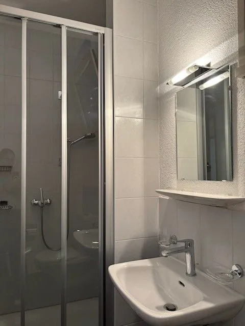 ELEGANTES 2.5 ZIMMER-WOHNUNG MIT SCHÖNER SEEVIEW – Foto 11 von 13