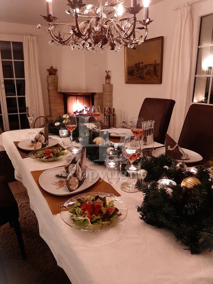 7.5 Zimmer Einfamilienhaus mit Garten, Doppelgarage und Baulandreserven – Foto 4 von 9
