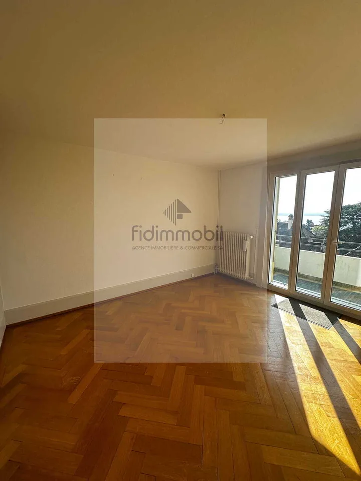 Wohnung mit 3 Zimmern, Balkon und Seeblick – Foto 8 von 10