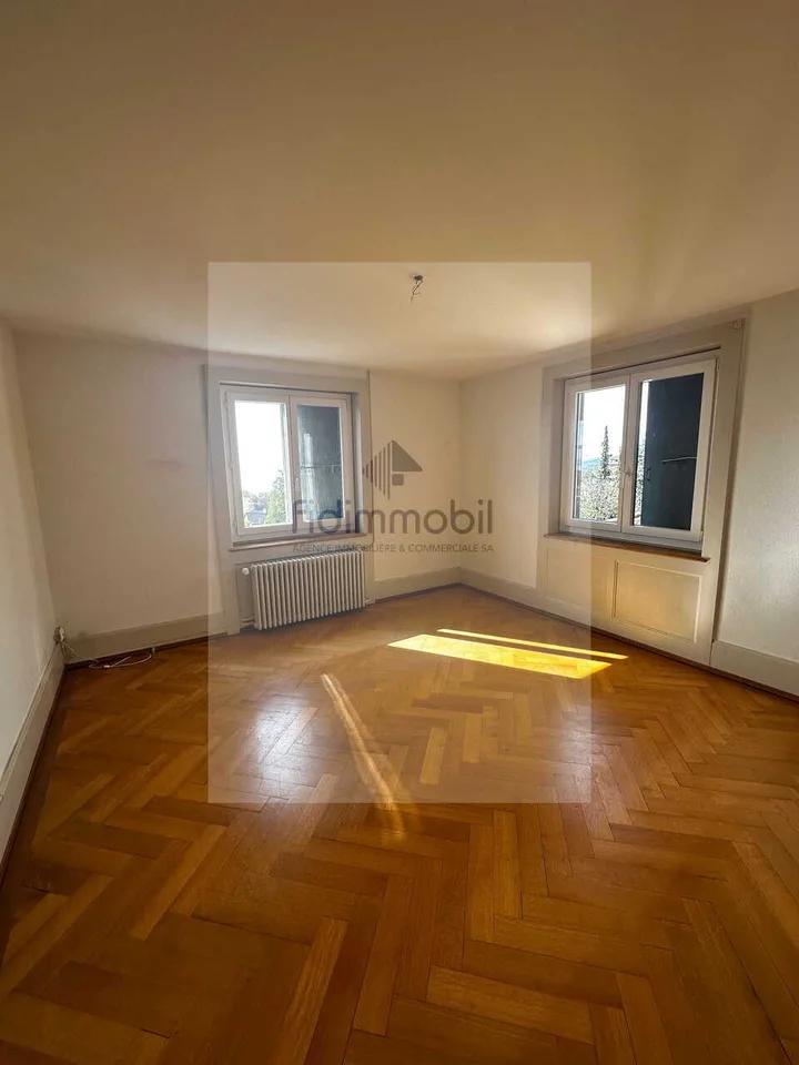 Wohnung mit 3 Zimmern, Balkon und Seeblick – Foto 3 von 10