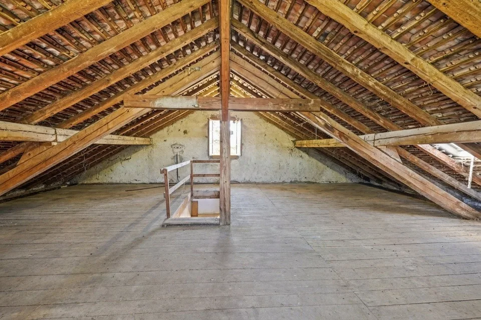 House to renovate with great potential – photo 12 of 13