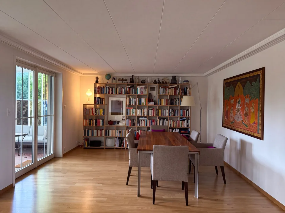 6.5-Zimmer-Doppeleinfamilienhaus mit grossem Garten, Pool und Weitsicht – Foto 6 von 27