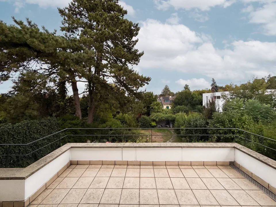 6.5-Zimmer-Doppeleinfamilienhaus mit grossem Garten, Pool und Weitsicht – Foto 14 von 27