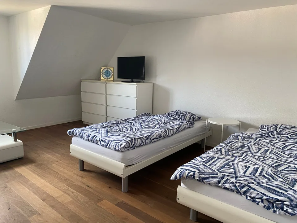 Furnished Room Near Train Station – photo 3 of 9