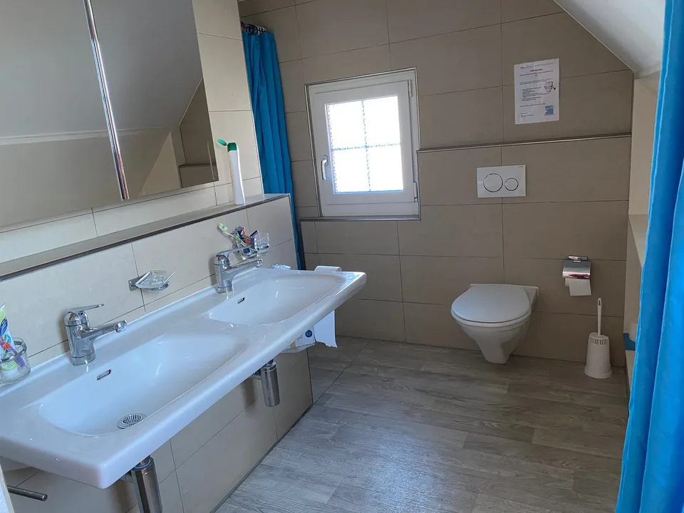 Furnished Room Near Train Station – photo 9 of 9