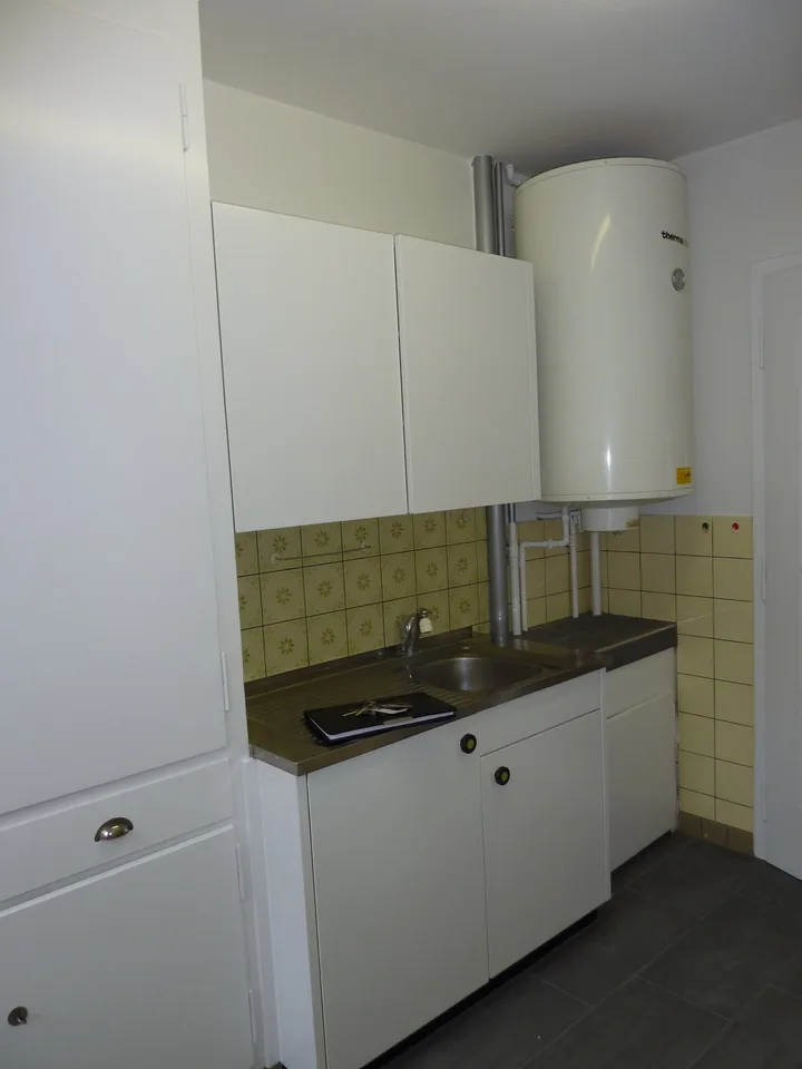 Charming 3-room apartment with balcony in Bern – available immediately – photo 4 of 12