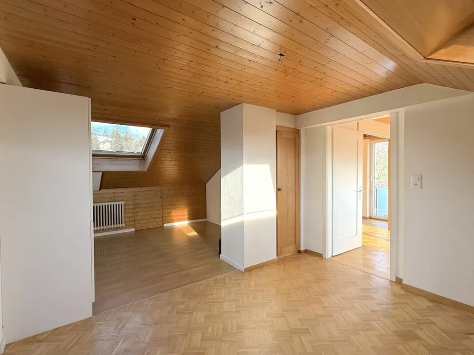 3-ROOM ATTIC APARTMENT IN A QUIET LOCATION
