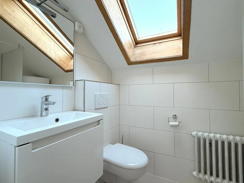 3-ROOM ATTIC APARTMENT IN A QUIET LOCATION