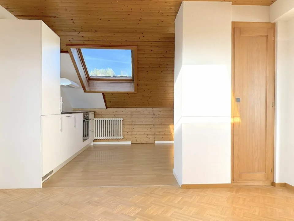 3-ROOM ATTIC APARTMENT IN A QUIET LOCATION