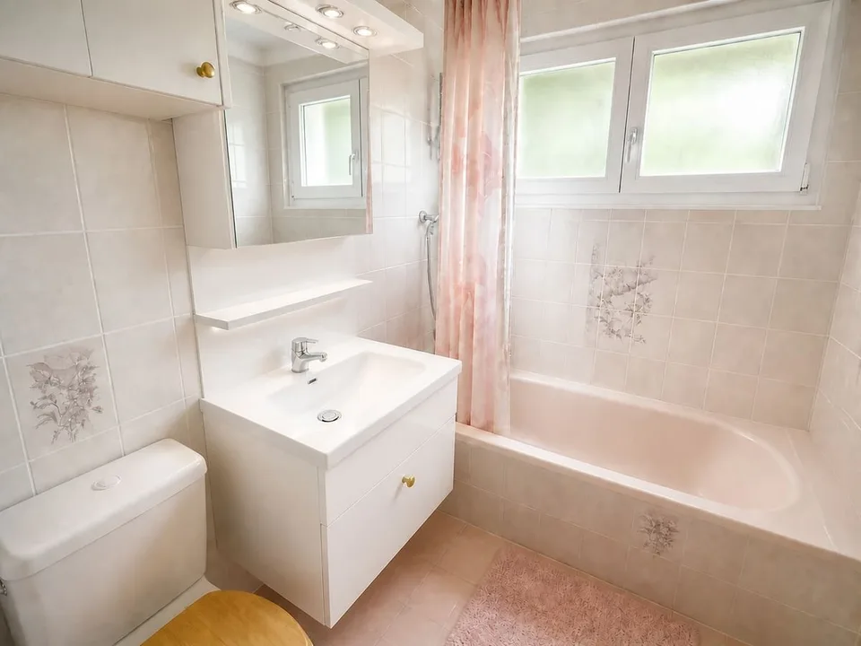 Casa indipendente luminosa con vista libera e grande potenziale – foto 11 di 13