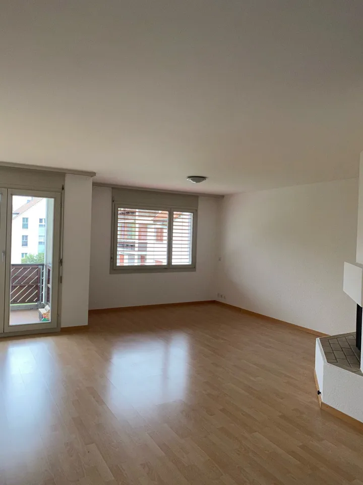 Gemütliche 4.5-Zimmer-Wohnung mit Cheminée in Turbenthal – Foto 2 von 2