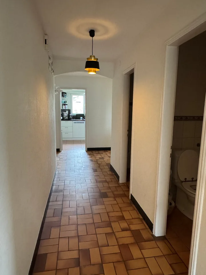 Grosszügige 8-Zimmer-Wohnung mit Balkon und wunderschöner Weitsicht – Foto 2 von 10