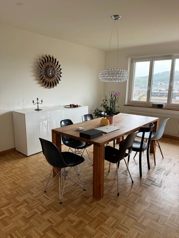 Grosszügige 8-Zimmer-Wohnung mit Balkon und wunderschöner Weitsicht – Foto 4 von 10