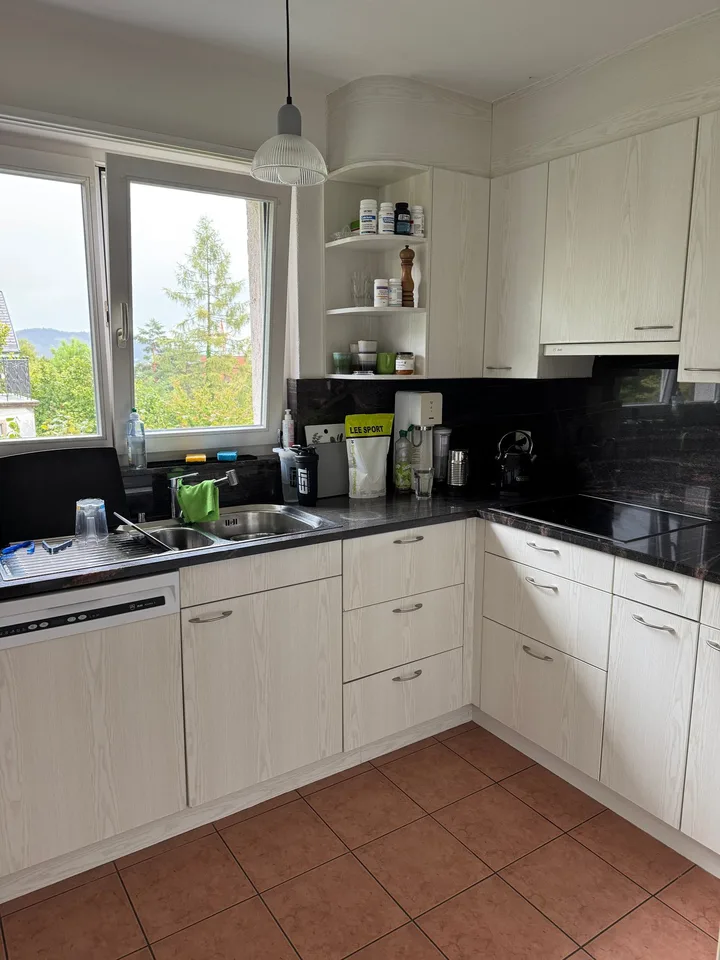 Grosszügige 8-Zimmer-Wohnung mit Balkon und wunderschöner Weitsicht – Foto 6 von 10