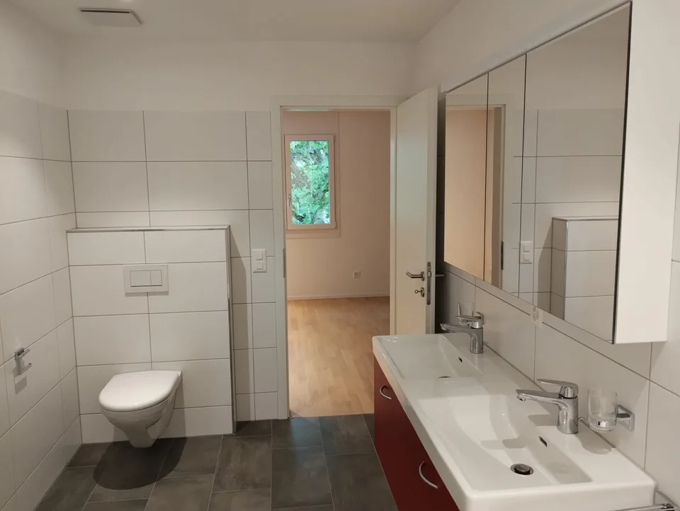 Appartamento di 4,5 locali in mansarda con vista sulle Alpi ad Aristau – foto 6 di 8