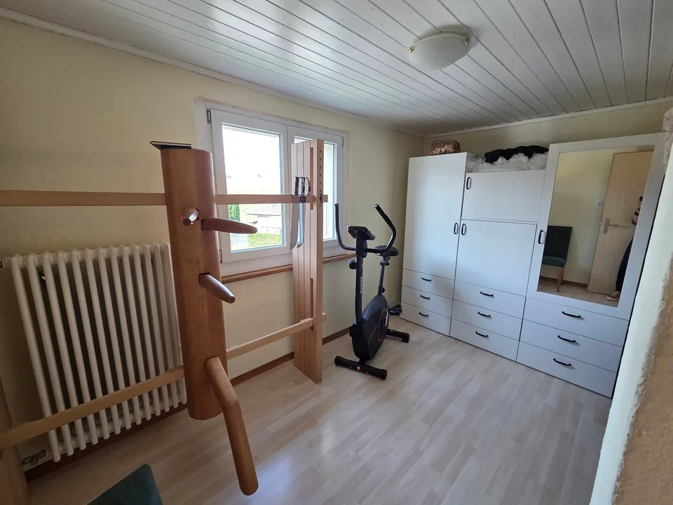 Casa unifamiliare affascinante con terreno spazioso e vista sulla catena di Gantrisch – foto 15 di 25