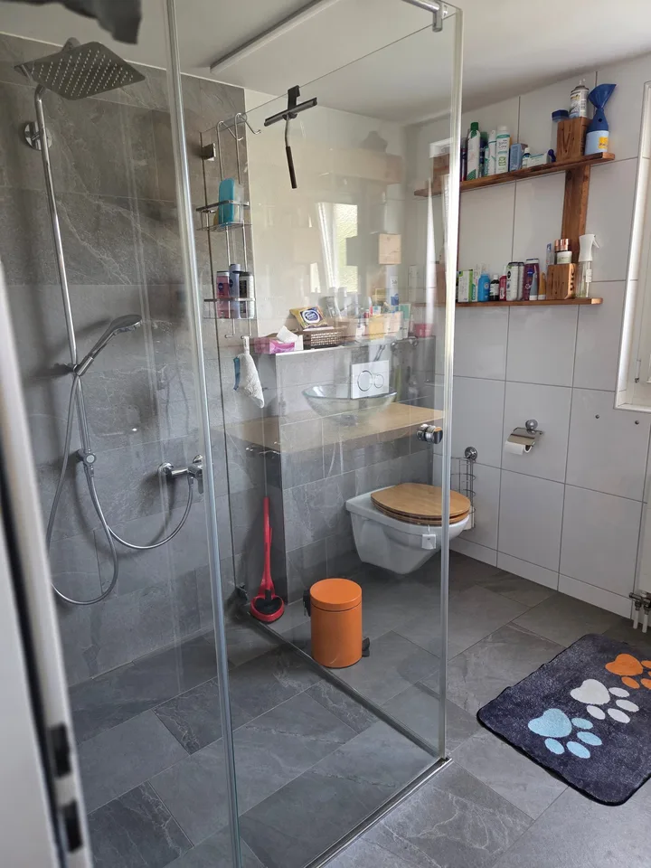 Casa unifamiliare affascinante con terreno spazioso e vista sulla catena di Gantrisch – foto 10 di 25