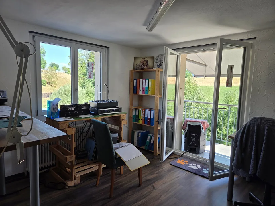 Casa unifamiliare affascinante con terreno spazioso e vista sulla catena di Gantrisch – foto 7 di 25