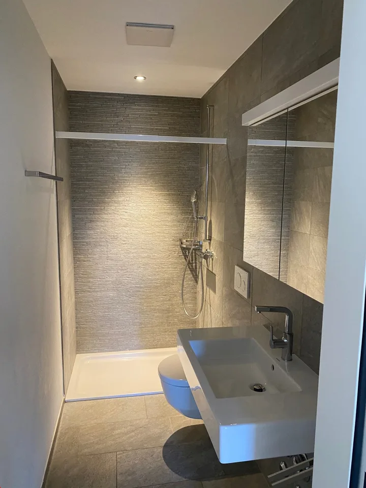 Disponibile dal 1.12./1.1. - Appartamento stylish di 3.5 locali con balcone, garage – foto 16 di 19