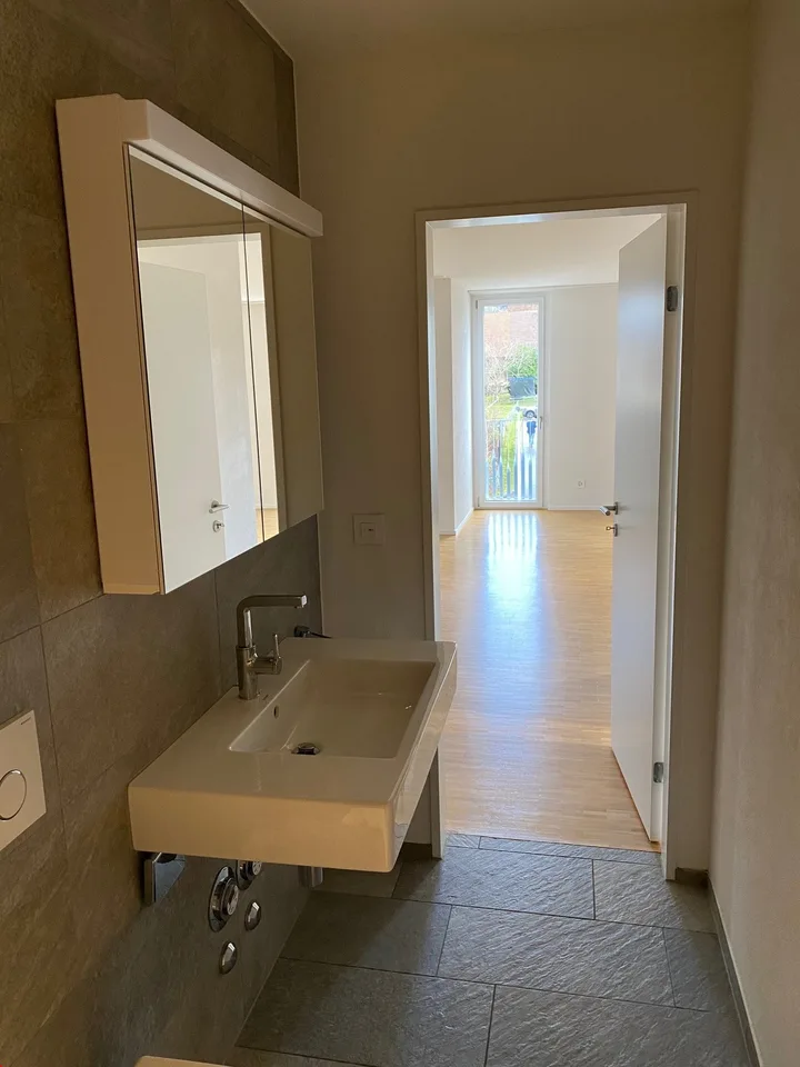 Disponibile dal 1.12./1.1. - Appartamento stylish di 3.5 locali con balcone, garage – foto 17 di 19