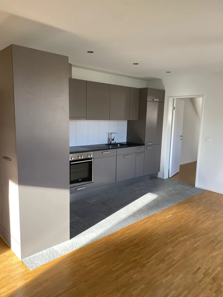 Disponibile dal 1.12./1.1. - Appartamento stylish di 3.5 locali con balcone, garage – foto 4 di 19